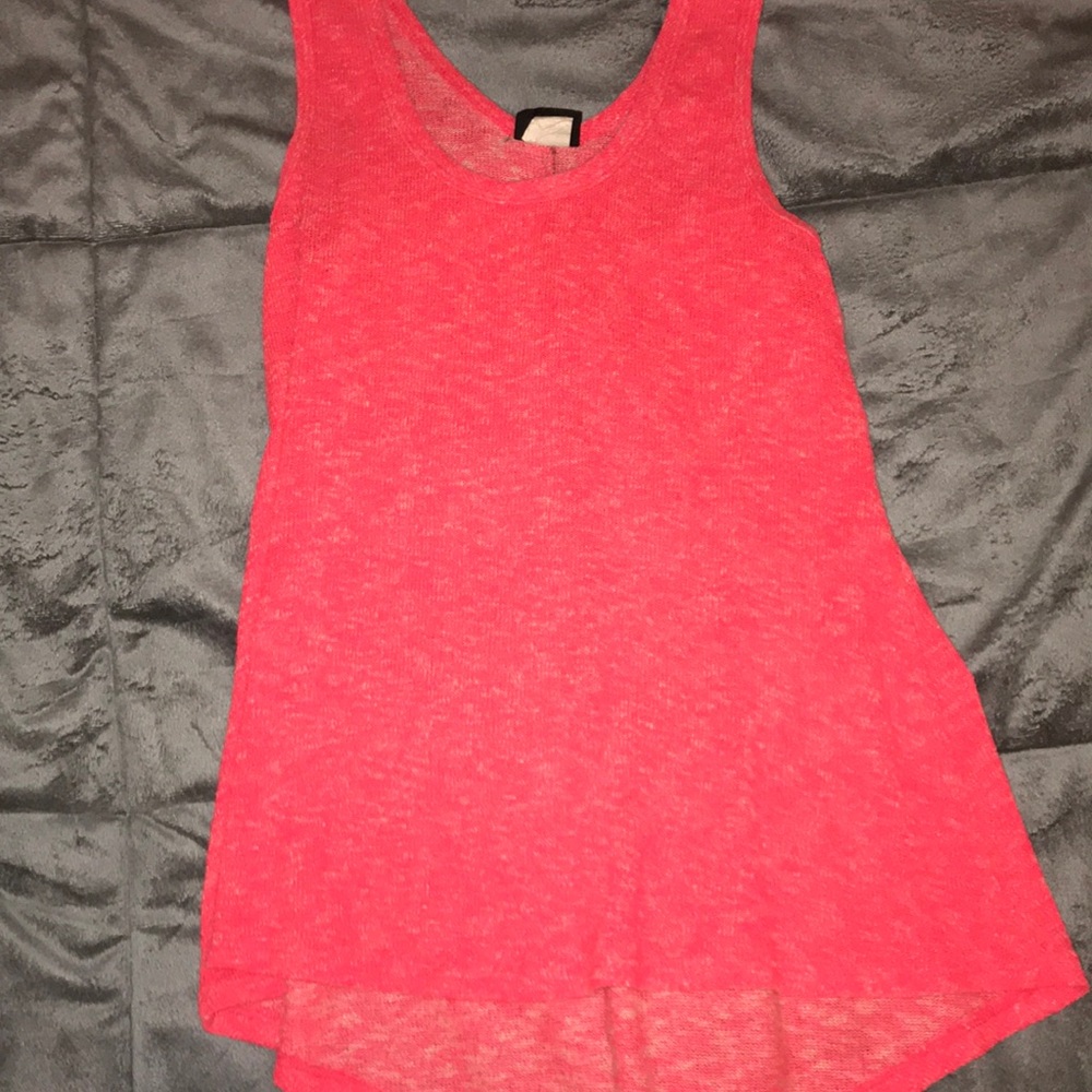 Cute pink tank top with cheetah print bow on back